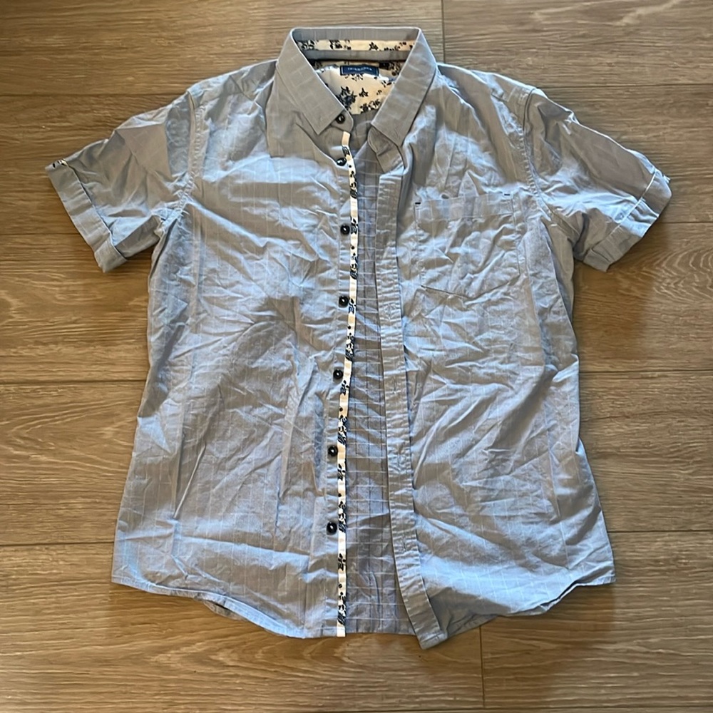 7Diamonds Men’s Short Sleeve Button Down (small)